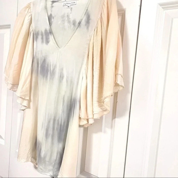 young fabulous & broke - Sheer Woven Buttercream Color Blouse size Medium - Picture 2 of 9